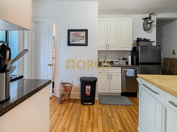 558 Broome Street image 5 of 9