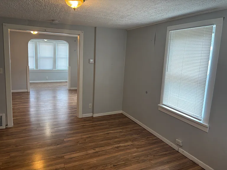 1303 Erie St S — Photo 22