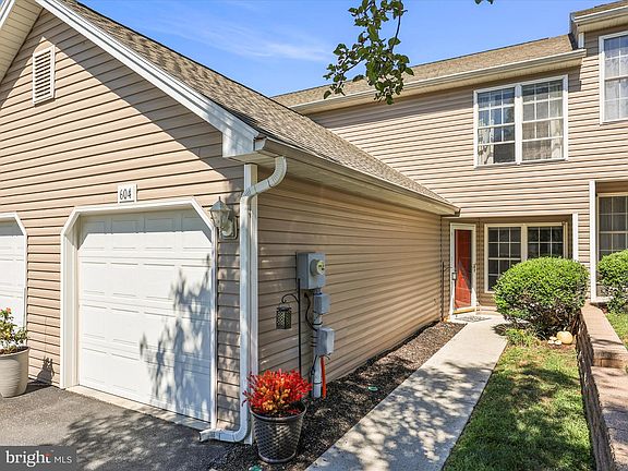 3rd image of 604 Bluebill Dr