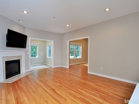 5th image of 110 Turnberry Lane #110