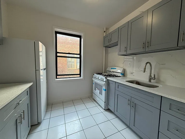 6264 Saunders St #4E — Photo 4