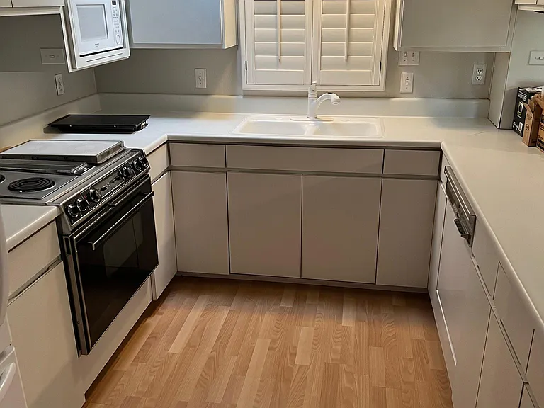 1068 E Fairmont Dr — Photo 2