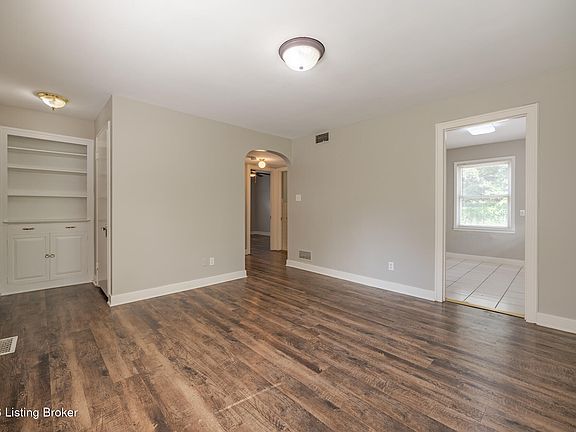 3rd image of 202 McArthur Dr