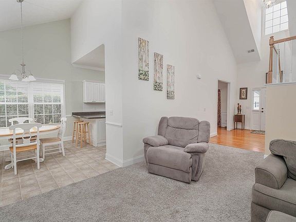 5th image of 277 Castlebury Dr