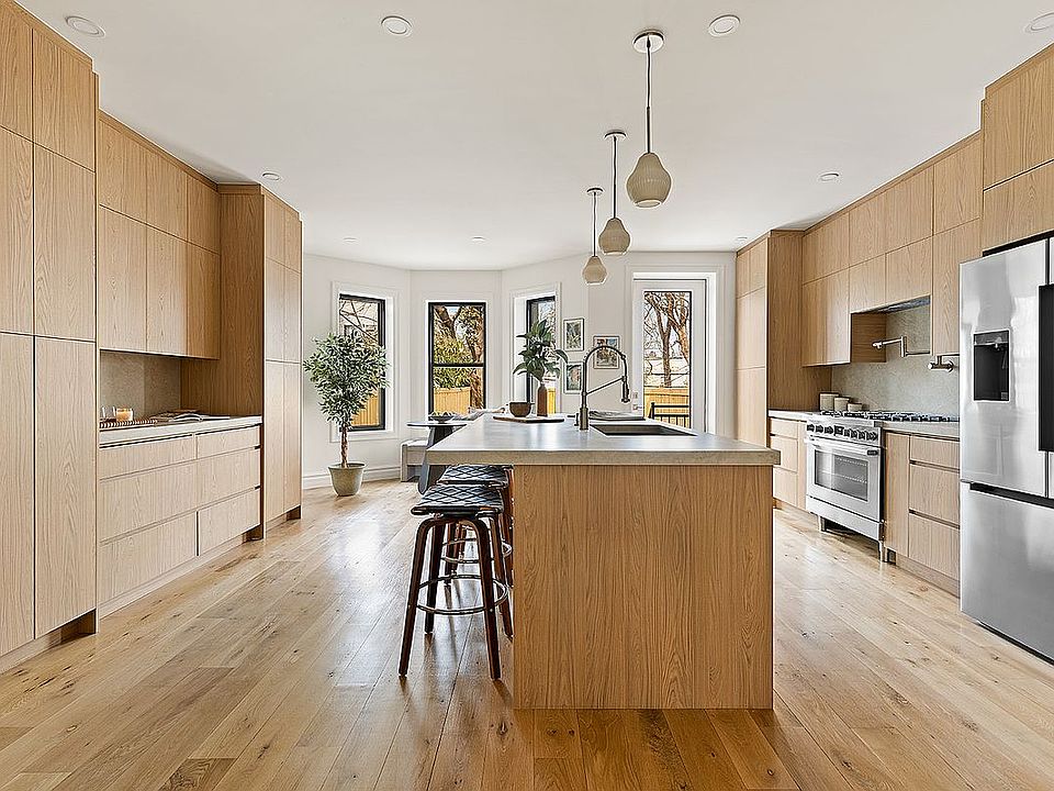 1st image of 1293 Park Pl