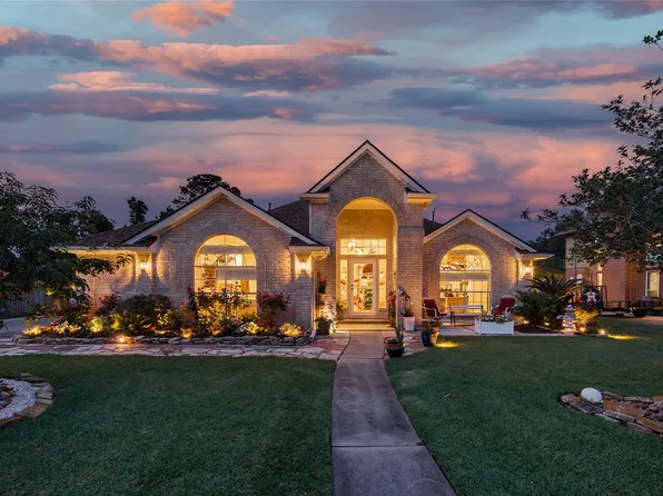 911 Lake Country Dr, Seabrook, TX 77586