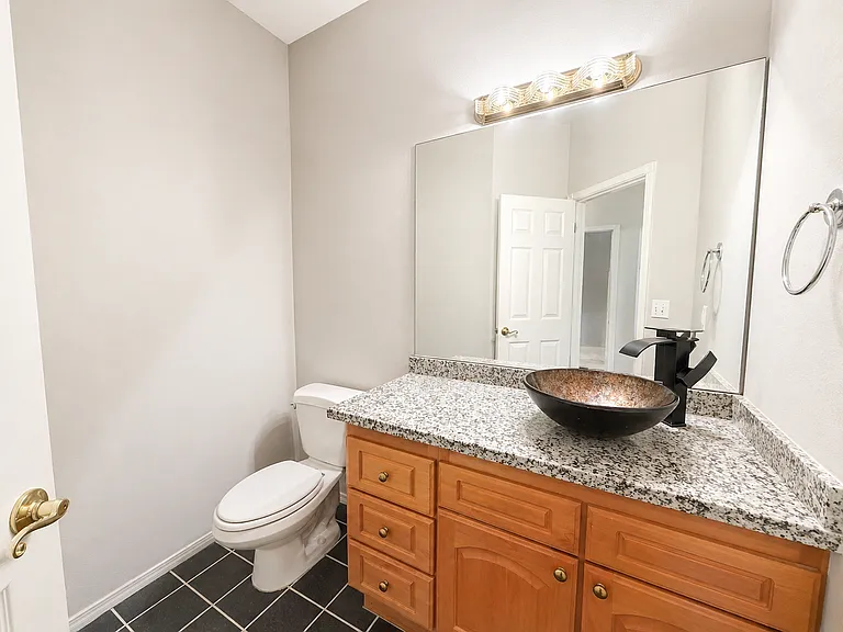 2437 SW Linneman Dr — Photo 9