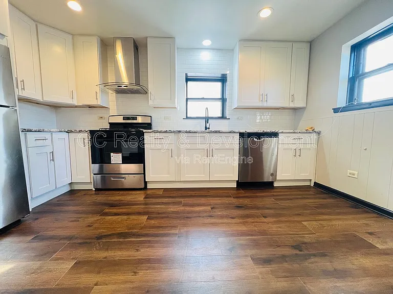 3408 N Greenview Ave #2 — Photo 6