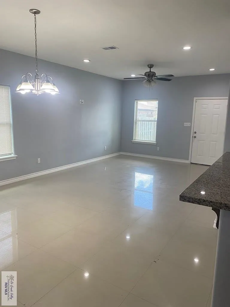 3 bed, 2.0 bath, 1200 sqft, $1,450 — Photo 2