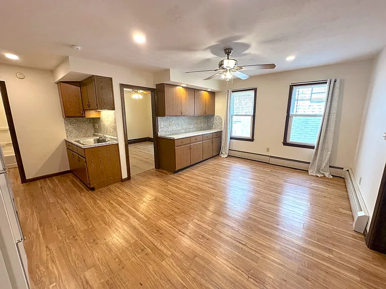 22 Kossuth St #201 — Photo 2
