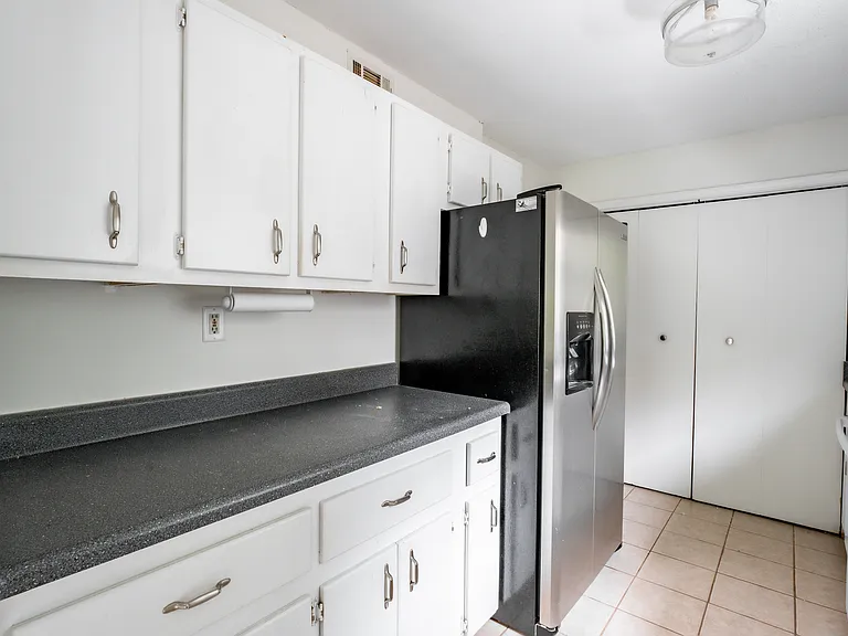 180 Howard St NE #B — Photo 8
