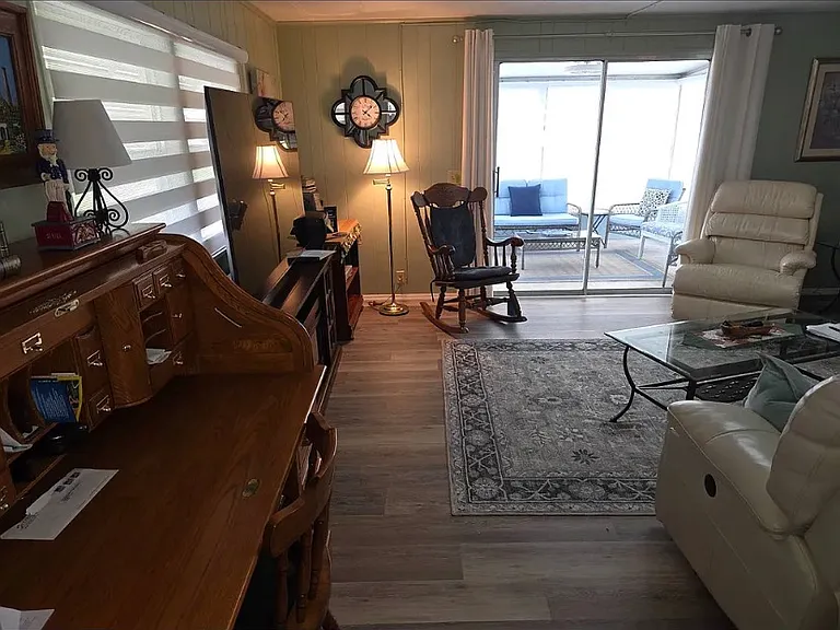 1510 Ariana St — Photo 3