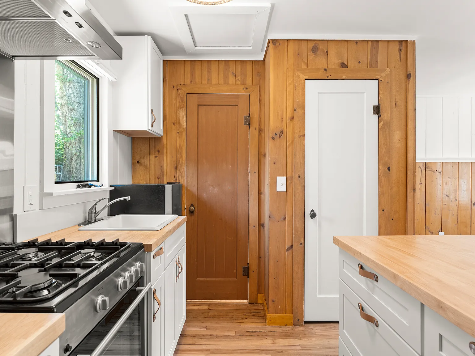 1 bed, 350 sqft, $1,975 — Photo 4