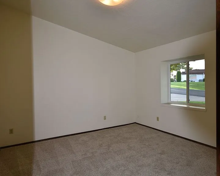 518 Fairway Dr — Photo 16