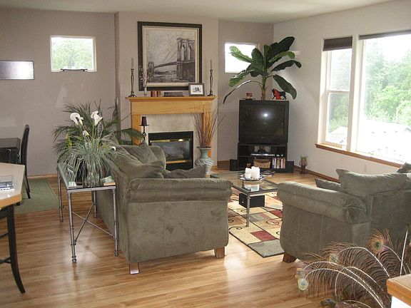 4th image of 706 Cedar Creek Ln