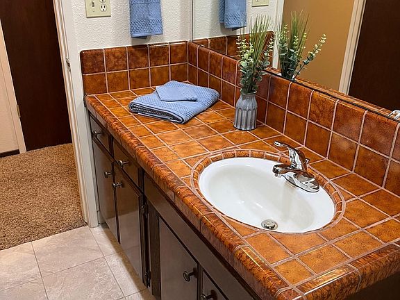 4th image of 912 Capitola Ave #19