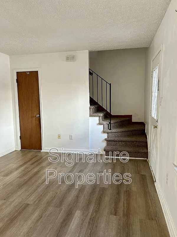 2 bed, 1.5 bath, $875 — Photo 4