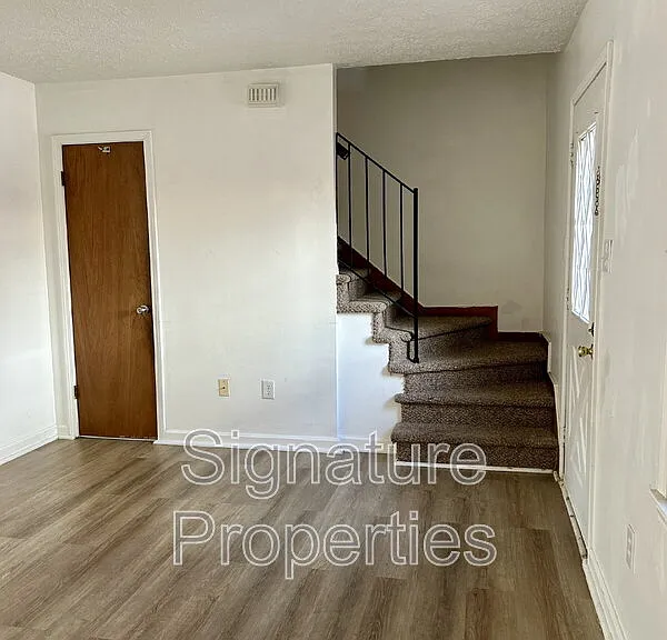 1055 Rives Rd #12 — Photo 4