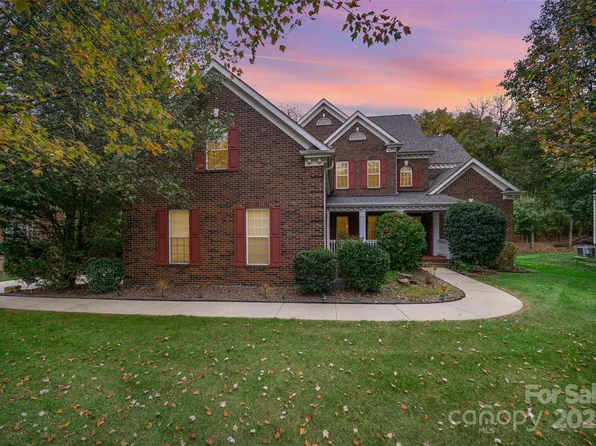 2111 Priory Ct, Charlotte, NC 28262