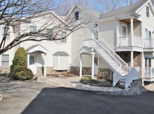 274 Valley Rd, Cos Cob, CT 06807