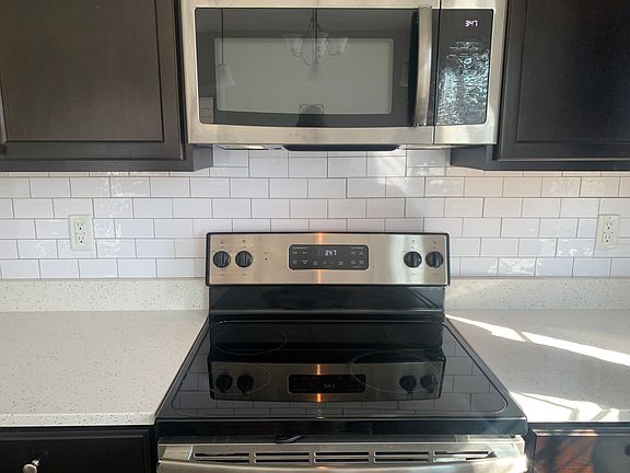 4th image of 437 Heartfield Dr