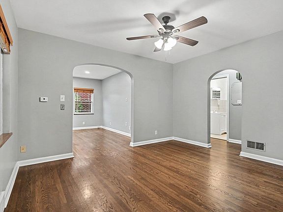 4th image of 2719 Ashland Ave