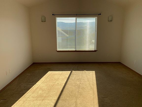 4th image of 235 Derby Ct