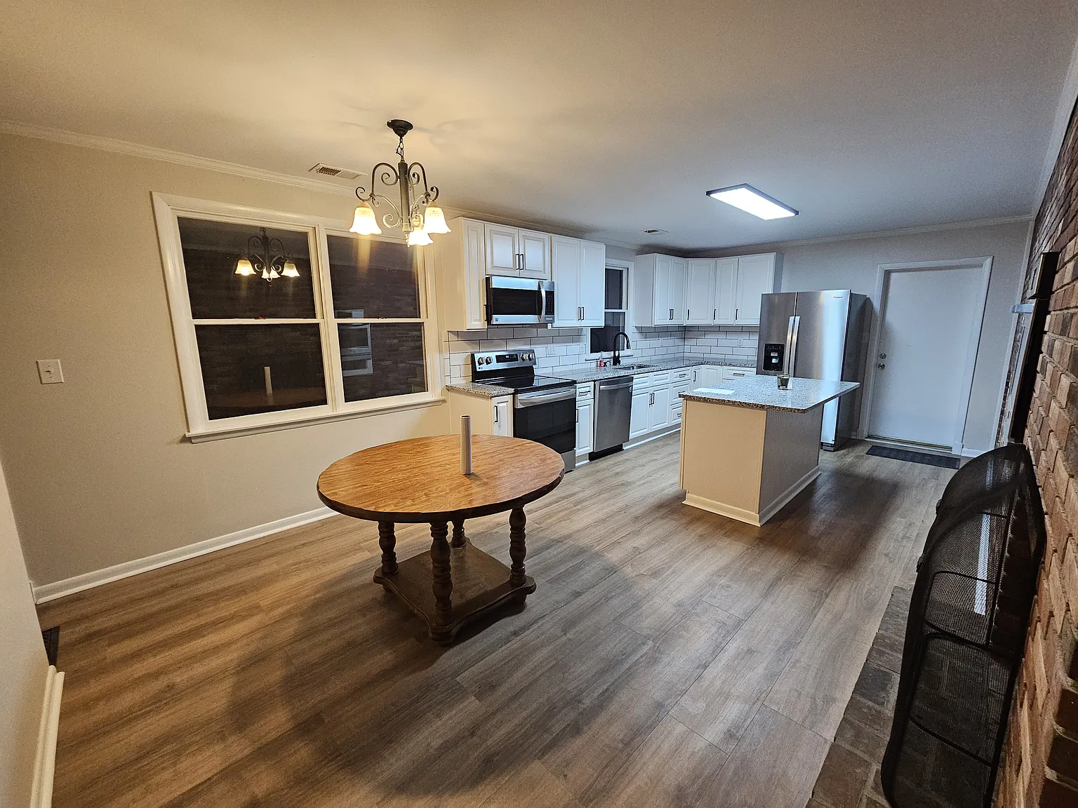3 bed, 1400 sqft, $2,795 — Photo 2