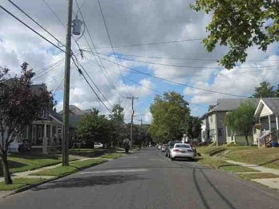 Exterior Neighborhood (street photo)