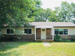 303 Harris St, Smithville, TX 78957