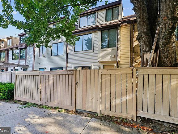 3rd image of 9846 Brookridge Ct