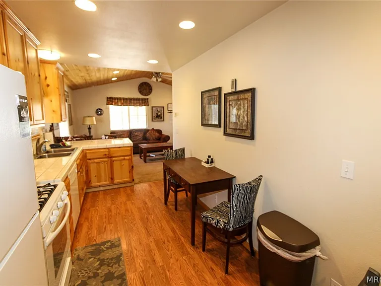 2107 2nd Ln — Photo 9