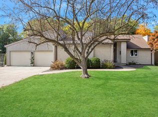 2104 Oakwood Ave, Bloomington, IL 61704