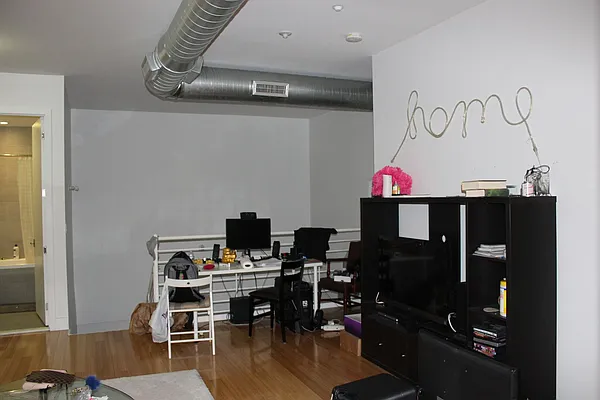 Rented by Premier Metro Realty Corp | media 16