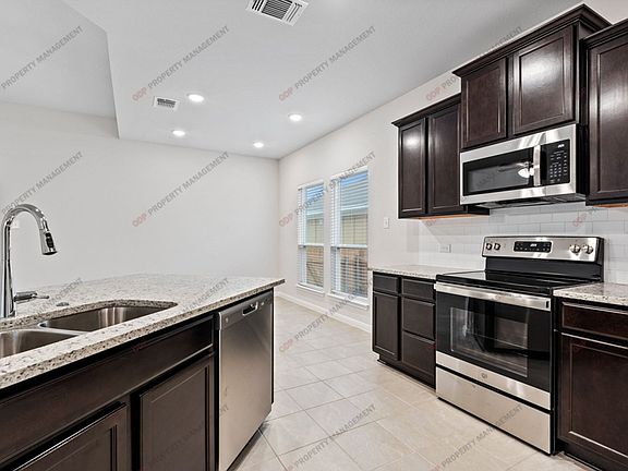 4th image of 649 Oxford Ln