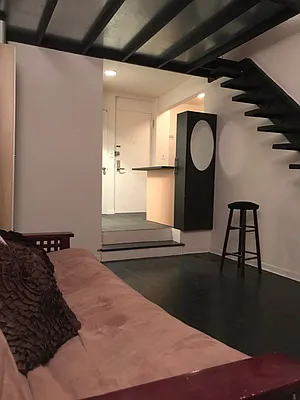 Sold by R New York | media 9