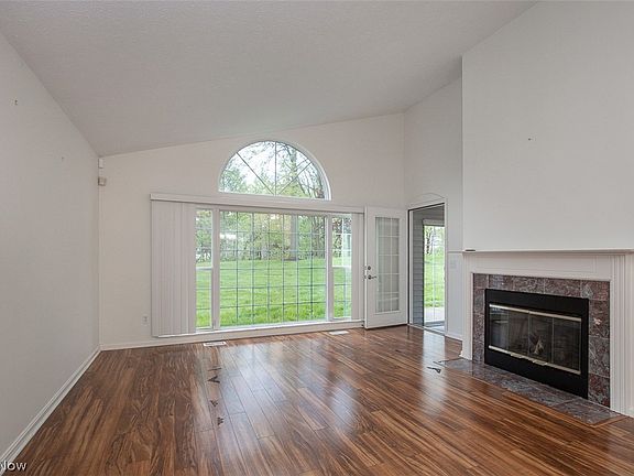 5th image of 390 Vista Ln