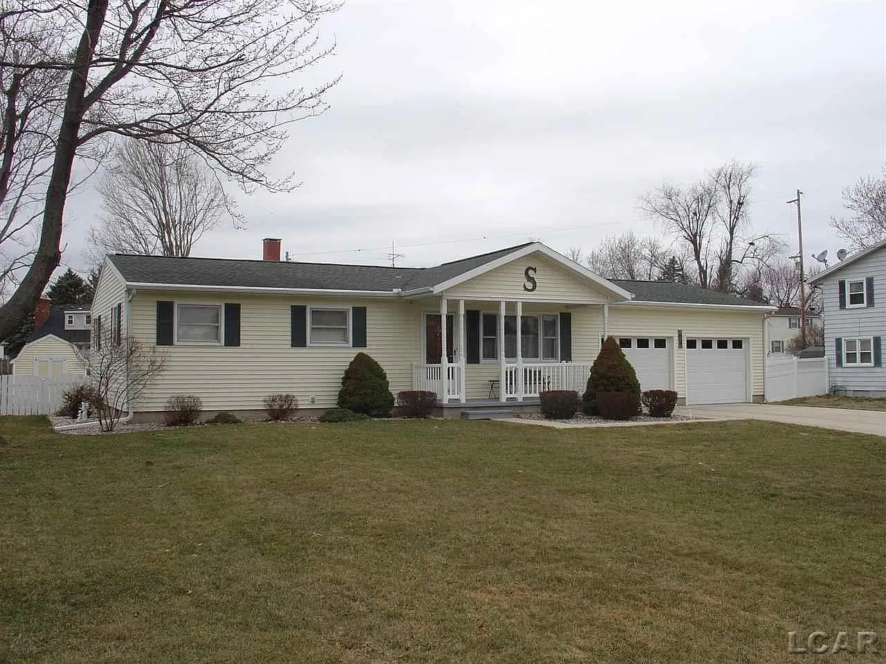 2850 Elmwood Dr photo 1