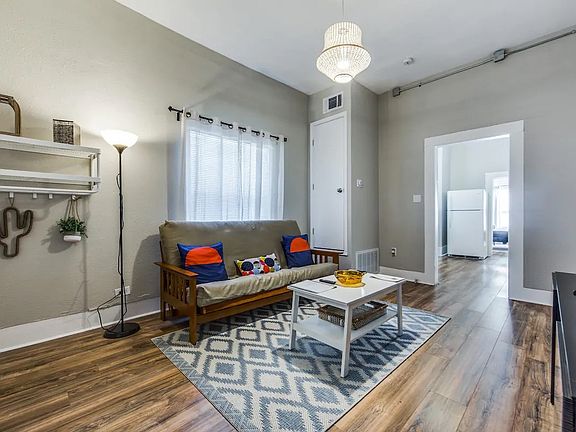 5th image of 215 Blanco Rd APT 2