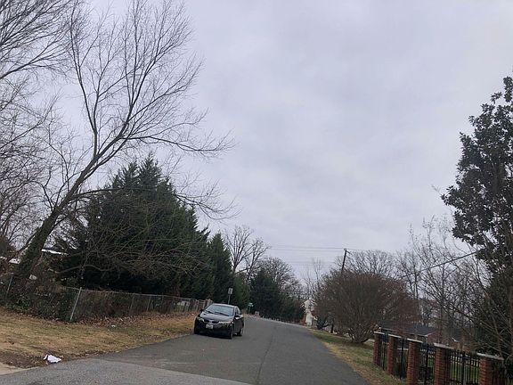 5th image of 3306 Carlton Ave