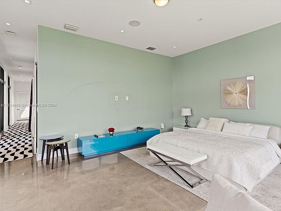 3rd image of 16650 Sunset Way