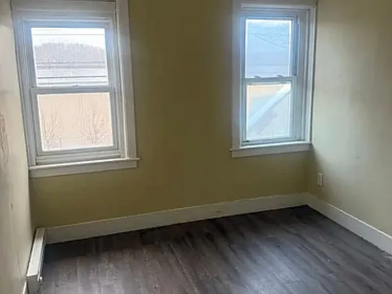 430-432 Norwich Ave — Photo 5
