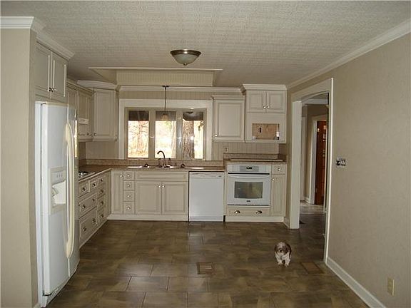 3rd image of 90 Clement Dr