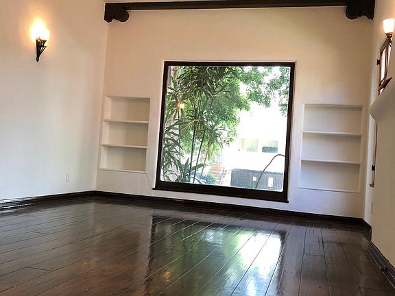 4th image of 848 N Sweetzer Ave APT 1