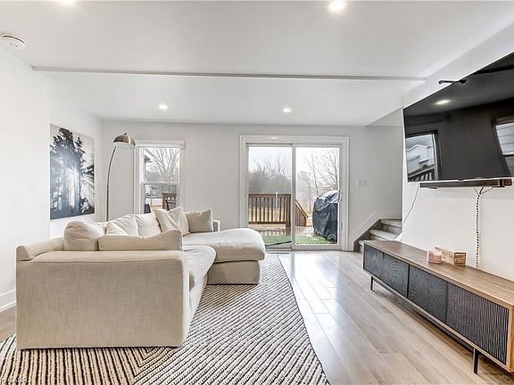 3rd image of 65 Norfolk St