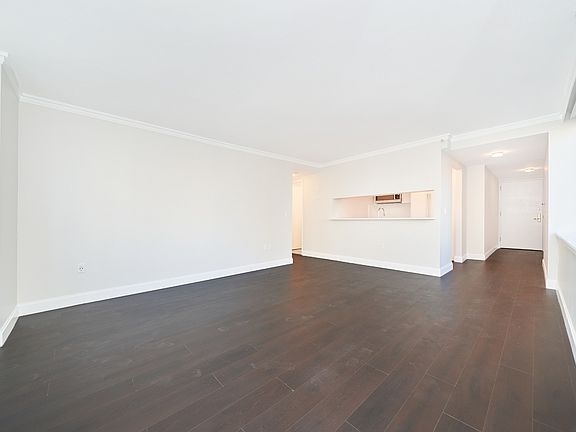 5th image of 160 Riverside Blvd APT 11U