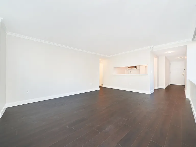 160 Riverside Blvd #11U — Photo 5