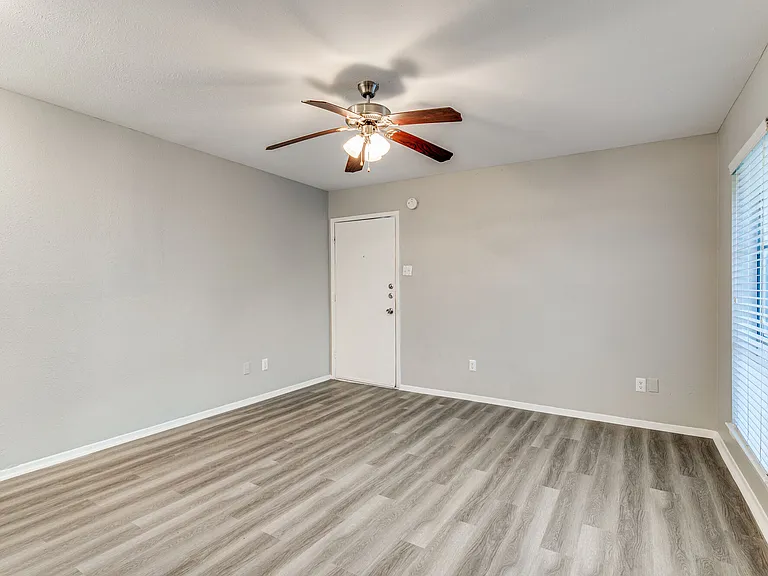 Tribecca Pointe Apartments — Photo 11