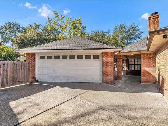 3rd image of 204 Hearthstone Cir