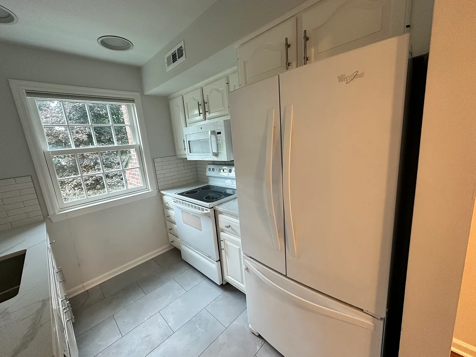 1 bed, 900 sqft, $4,200 — Photo 4